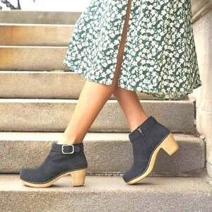 Dansko Autumn Ankle buckle boots 37 clog 6.5 7